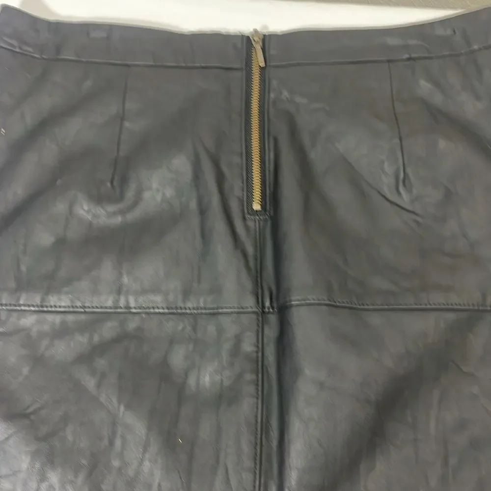 CAbi black faux leather pencil skirt sz 10